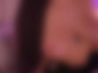 Live cam show with Lyra Bellini - Thick on luckytryst.com