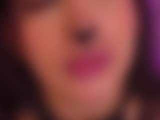 Live cam show with Lyra Bellini - Thick on sexylivex.com