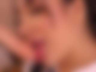 Live cam show with Lyra Bellini - Handjob on Camsoda