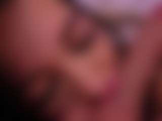 Live cam show with Lyra Bellini - Thick on AdultVida.com