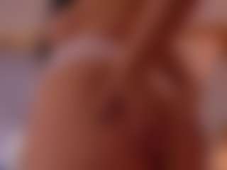 Live cam show with Lyra Bellini - Big Tits on Camming Site