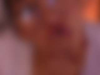 Live cam show with Lyra Bellini - Teen (18+) on Camsoda
