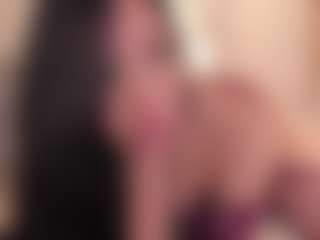 Live cam show with Lyra Bellini - Handjob on Camsoda