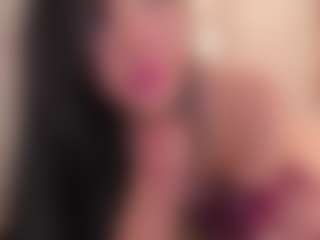 Live cam show with Lyra Bellini - Thick on CamwithHer