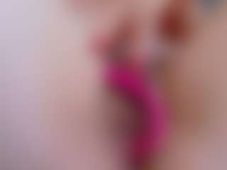 Live cam show with Biancka - Moaning on xxxlivecams.org