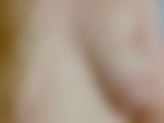 Live cam show with Biancka - Flashing on madthumbs