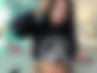 Live cam show with Emmy - Athletic Young Adult on CSO-WL