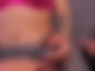 Live cam show with Emmy - Athletic on SinfulBabes