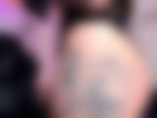 Live cam show with Emmy - Butt Plug on CamClone