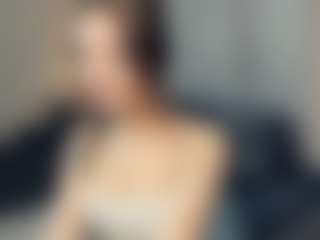 Live cam show with Beedream - Striptease on livesuperchat.net