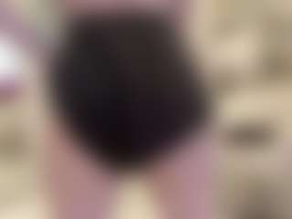 Live cam show with Hild - Public Mature on instabang