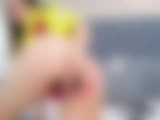 Live cam show with ZoeWillis - Handjob on CamwithHer