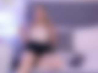 Live cam show with ZoeWillis - Bikini on TeamSkeetLive