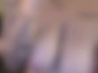 Live-Cam-Show mit DanielaReign - Nipple Piercings auf Camsoda