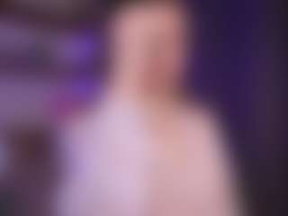 Live cam show with AlyshaHermenau - Smart on Lustler