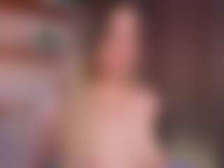 Live cam show with AlyshaHermenau - Smart on Chatstar