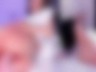 Live cam show with Kiara - Gamer on Gym Cam Girls