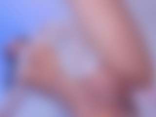 Live cam show with Kiara - Blowjob on Gym Cam Girls