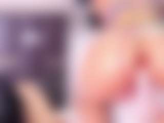 Live cam show with Kiara - Public on Camsoda