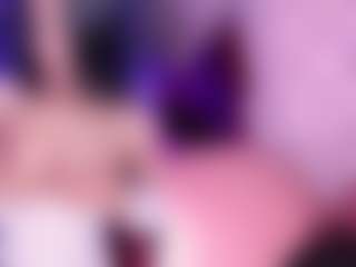 Live cam show with KiaraApolo - Public on luckytryst.com