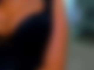 Live cam show with Rafaelle - Shaved Pussy Brown Hair on UwU Esports