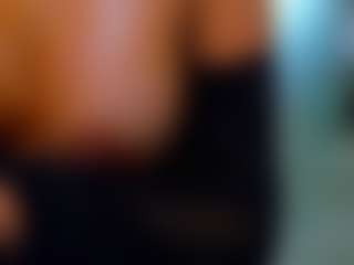 Live cam show with Rafaelle - Ebony Petite on SmokeAndPoke