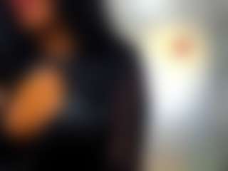 Live cam show with Rafaelle - Black Petite on sexylive.show