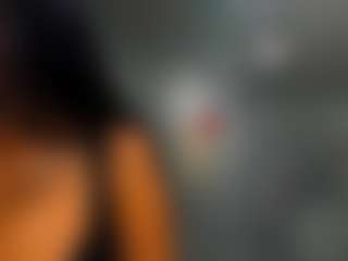 Live cam show with Rafaelle - Brown Hair on StripNow