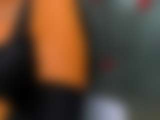 Live cam show with Rafaelle - Brown Hair on Milfs Live