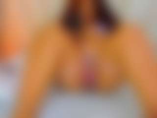 Live cam show with Alana La Latina - Middle Aged on StripNow