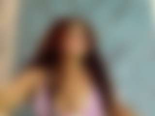 Live cam show with Alana La Latina - Public BBW on live18s.com