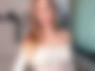 Live cam show with EllieFinan - Moaning on camwithhim.com