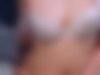Live cam show with ShandaTeneyck - Average on xplaylive.com