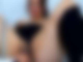 Live cam show with Brenda Rosse - Gagging on Camsoda
