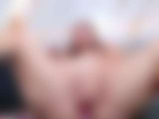 Live cam show with Brenda Rosse - Brown Hair MILF on livesuperchat.net