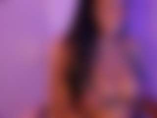 Live cam show with Cinnamoon - Oil on Fit Hotties