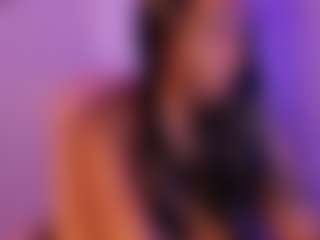 Live cam show with Cinnamoon - Shaved Pussy on Soda Cam