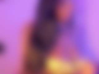 Live cam show with Cinnamoon - Brown Hair on StripNow
