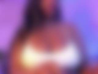 Live cam show with Cinnamoon - Public Curvy on ObeyMaria