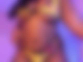 Live cam show with Cinnamoon - Bikini on madthumbs
