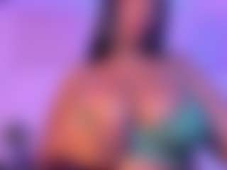 Live cam show with Cinnamoon - Spank Brown Hair on SpunkLive