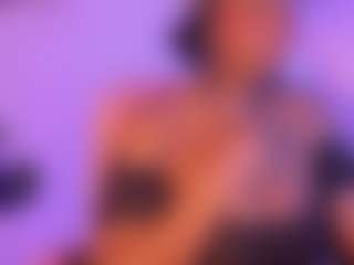 Cinnamoon-Natural Boobs's Live Sex Cam Show