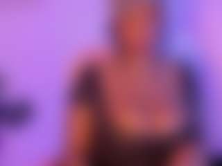 Cinnamoon-Natural Boobss Live-Sex-Cam-Show