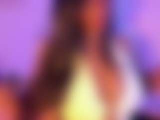 Cinnamoon-Natural Boobs's Live Sex Cam Show