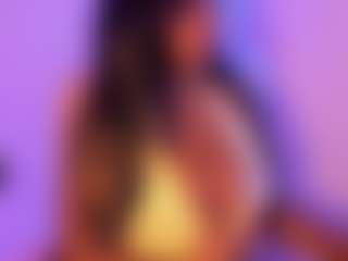 Cinnamoon-Natural Boobs's Live Sex Cam Show