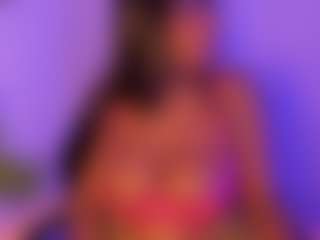 Live-sekscamshow van Cinnamoon-Natural Boobs