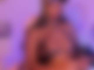 Live cam show with NaturalEbony - Double Penetration on Camsoda
