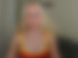 Live cam show with glossybabe - Tease on StripNow
