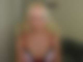 Live cam show with glossybabe - No Smoking on boobsie.com