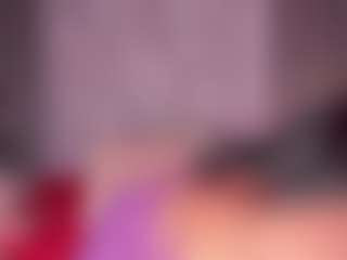 Live cam show with EmaRhodes - Mature on StripNow